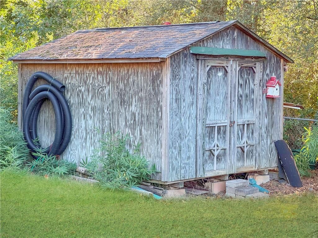 Image 35 of property listing at 6708 Bass Circle, Buford, GA 30518