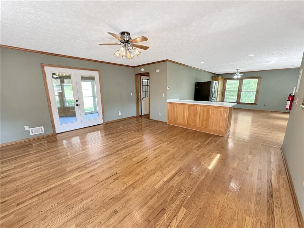 Image 4 of property listing at 6708 Bass Circle, Buford, GA 30518