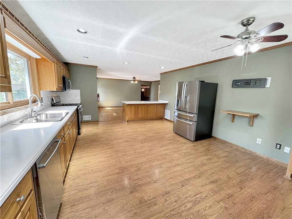 Image 7 of property listing at 6708 Bass Circle, Buford, GA 30518