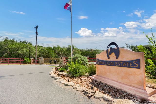 472 Stallion Estates Dr, Spring Branch, TX 78070