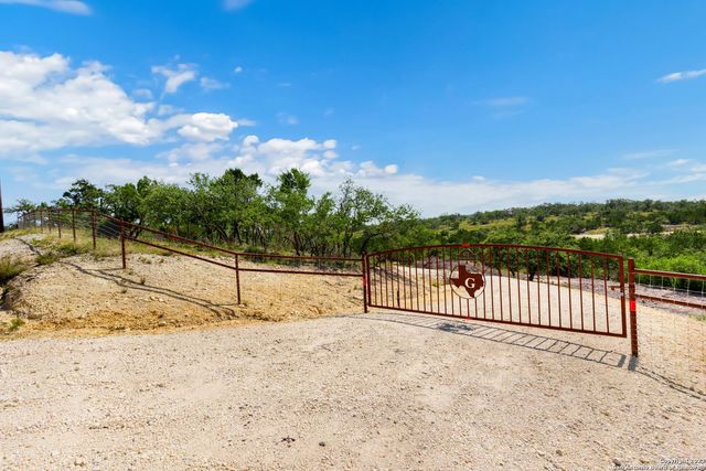 472 Stallion Estates Dr, Spring Branch, TX 78070