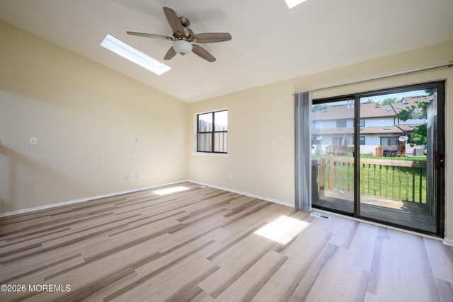 213 Longwood Drive 21-3, Englishtown, NJ 07726