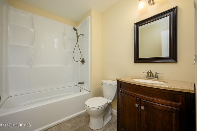 213 Longwood Drive 21-3, Englishtown, NJ 07726