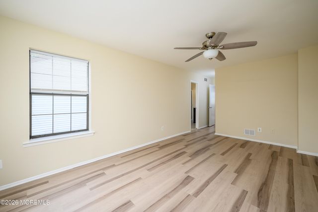 213 Longwood Drive 21-3, Englishtown, NJ 07726