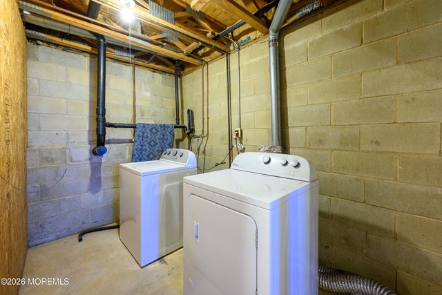 213 Longwood Drive 21-3, Englishtown, NJ 07726
