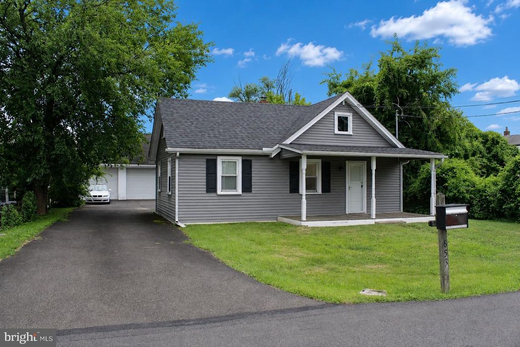 653 CATHERINE ST, WARMINSTER, PA 18974 — exterior