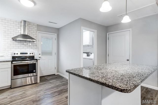 108 Hillsdale Drive, Ballwin, MO 63011