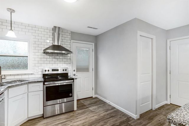 108 Hillsdale Drive, Ballwin, MO 63011