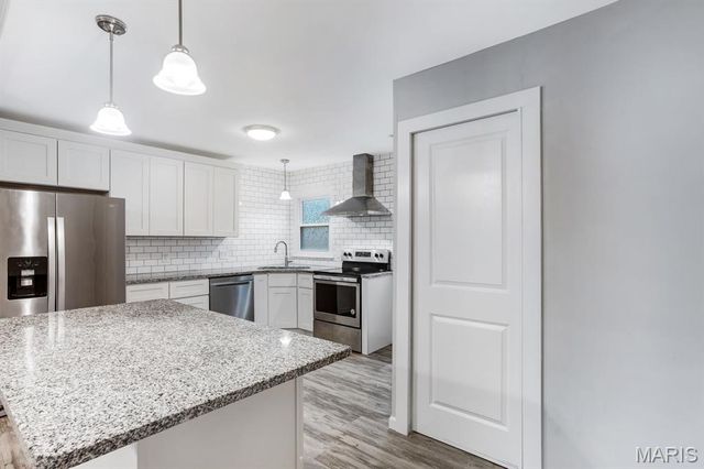 108 Hillsdale Drive, Ballwin, MO 63011