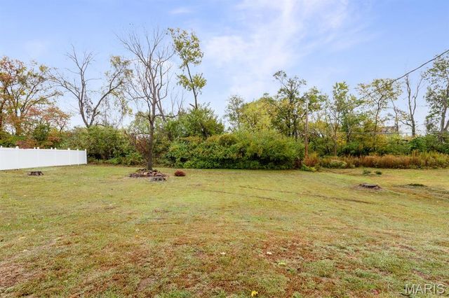 108 Hillsdale Drive, Ballwin, MO 63011