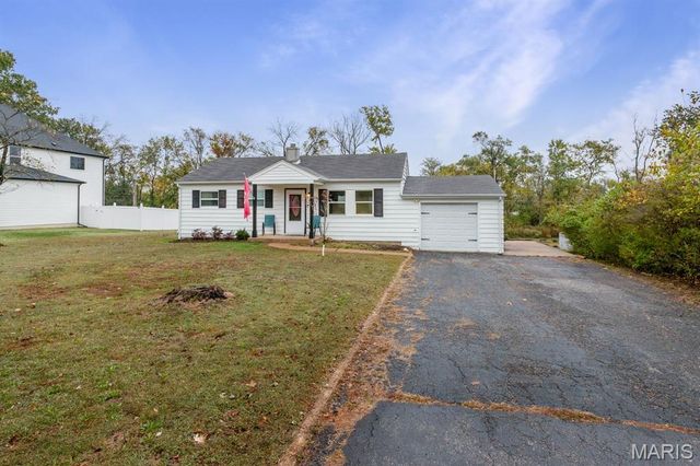 108 Hillsdale Drive, Ballwin, MO 63011