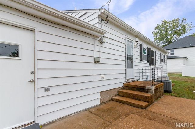 108 Hillsdale Drive, Ballwin, MO 63011