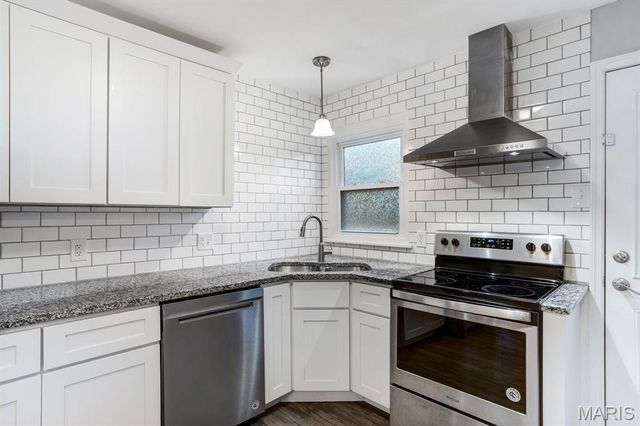 108 Hillsdale Drive, Ballwin, MO 63011