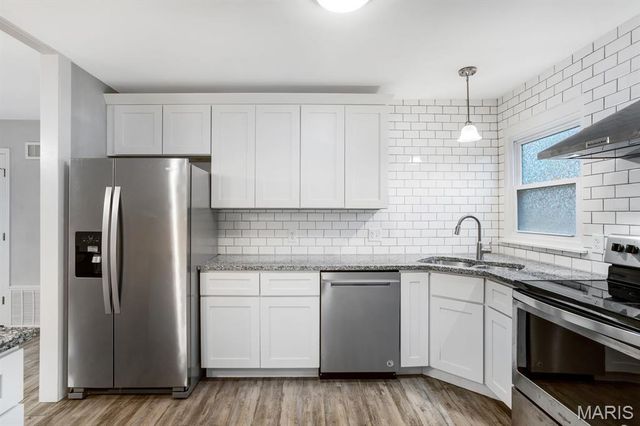 108 Hillsdale Drive, Ballwin, MO 63011