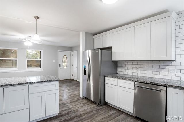 108 Hillsdale Drive, Ballwin, MO 63011