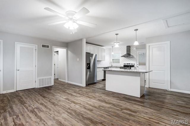 108 Hillsdale Drive, Ballwin, MO 63011