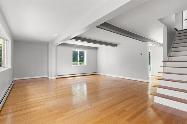 865 Salem St, Groveland, MA 01834