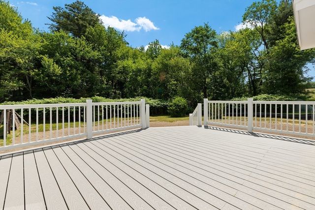 865 Salem St, Groveland, MA 01834