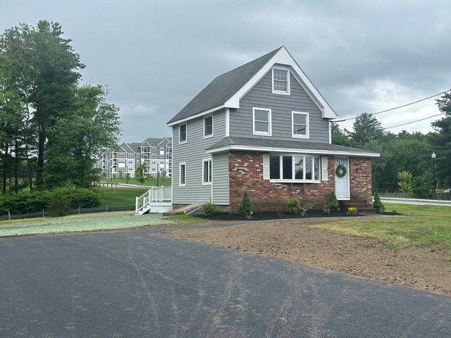 865 Salem St, Groveland, MA 01834