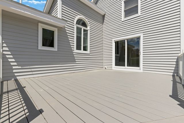 865 Salem St, Groveland, MA 01834