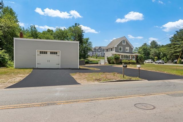865 Salem St, Groveland, MA 01834