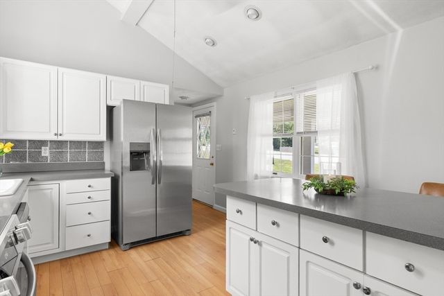 865 Salem St, Groveland, MA 01834