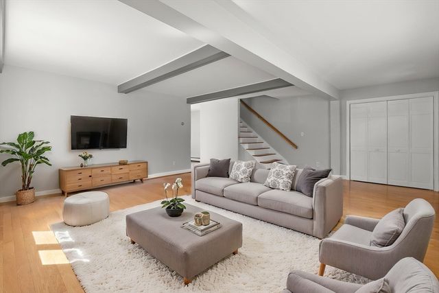 865 Salem St, Groveland, MA 01834