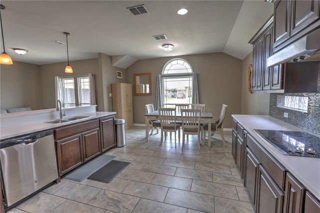 3814 Truxton Dr, Corpus Christi, TX 78414