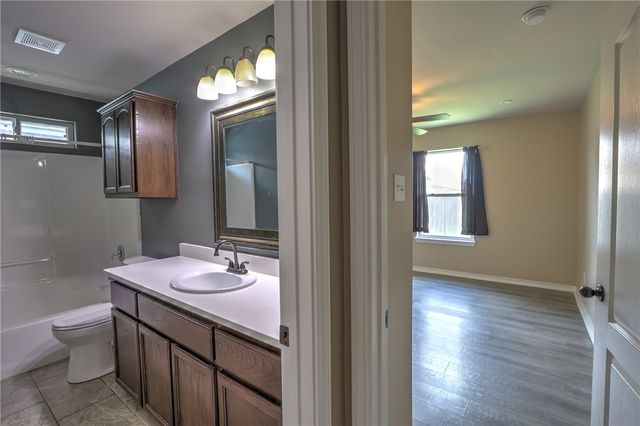 3814 Truxton Dr, Corpus Christi, TX 78414