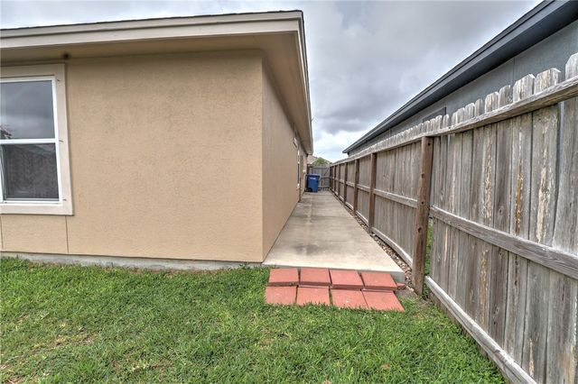 3814 Truxton Dr, Corpus Christi, TX 78414