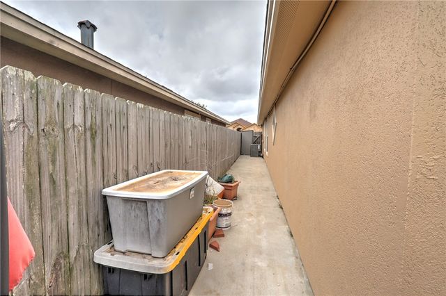 3814 Truxton Dr, Corpus Christi, TX 78414