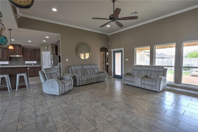 3814 Truxton Dr, Corpus Christi, TX 78414