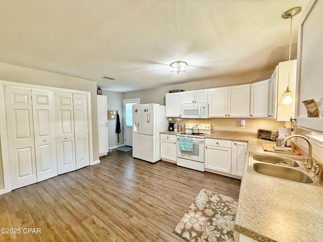 6589 Grand Oak Loop, Grand Ridge, FL 32442