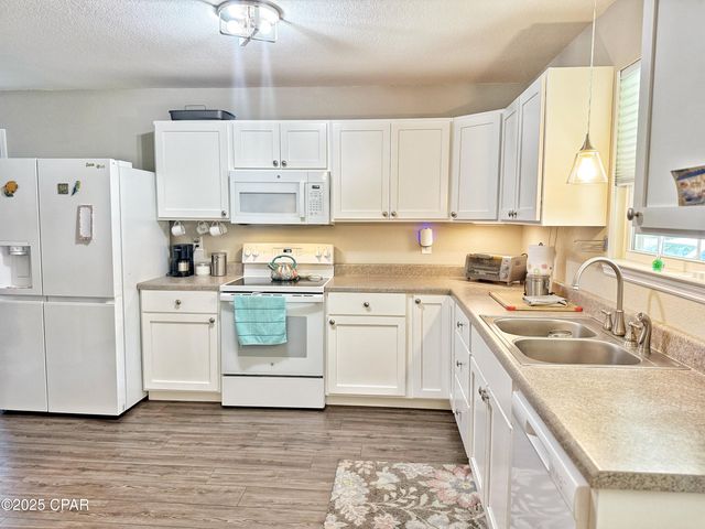 6589 Grand Oak Loop, Grand Ridge, FL 32442