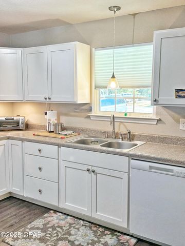 6589 Grand Oak Loop, Grand Ridge, FL 32442