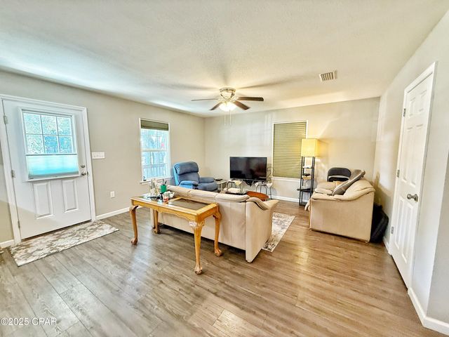 6589 Grand Oak Loop, Grand Ridge, FL 32442