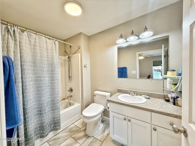 6589 Grand Oak Loop, Grand Ridge, FL 32442