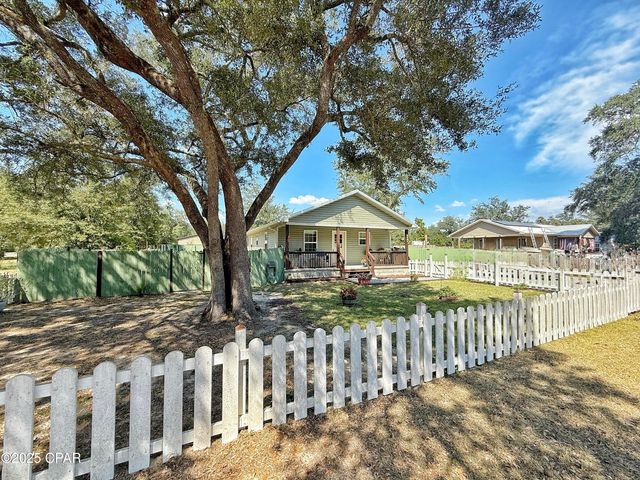 6589 Grand Oak Loop, Grand Ridge, FL 32442