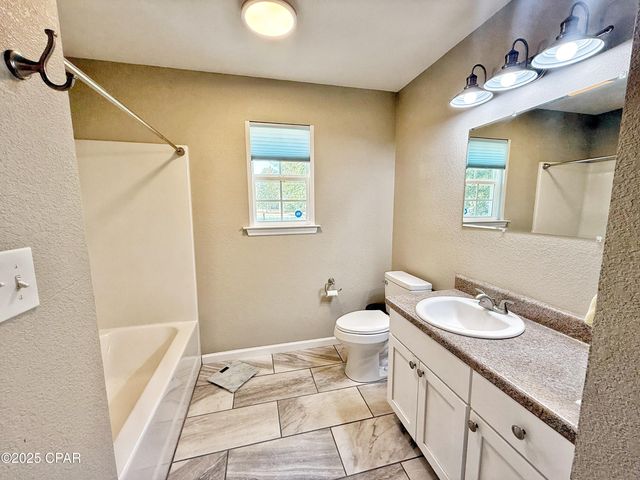 6589 Grand Oak Loop, Grand Ridge, FL 32442