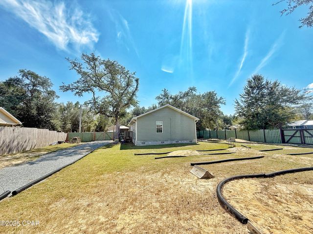 6589 Grand Oak Loop, Grand Ridge, FL 32442