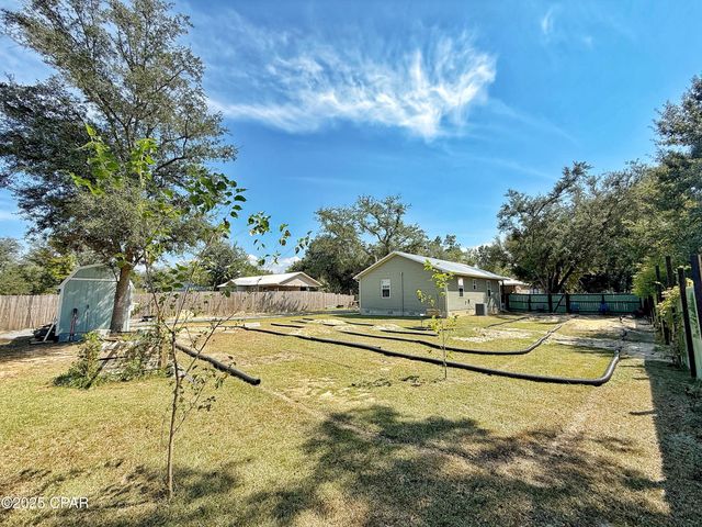 6589 Grand Oak Loop, Grand Ridge, FL 32442