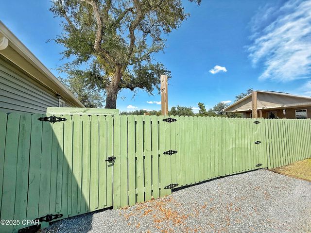 6589 Grand Oak Loop, Grand Ridge, FL 32442