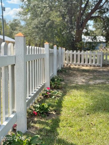 6589 Grand Oak Loop, Grand Ridge, FL 32442