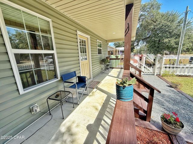 6589 Grand Oak Loop, Grand Ridge, FL 32442