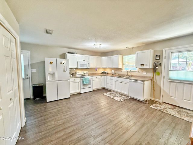 6589 Grand Oak Loop, Grand Ridge, FL 32442