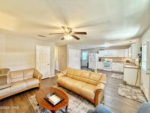 6589 Grand Oak Loop, Grand Ridge, FL 32442