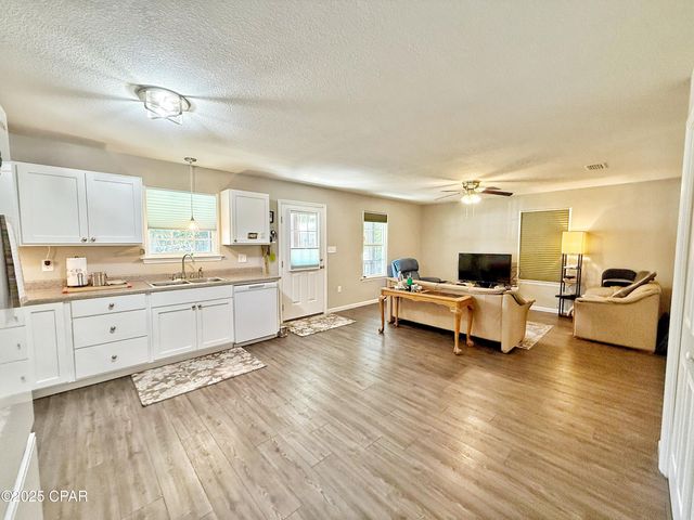 6589 Grand Oak Loop, Grand Ridge, FL 32442