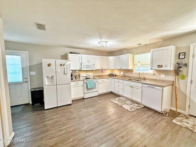 6589 Grand Oak Loop, Grand Ridge, FL 32442