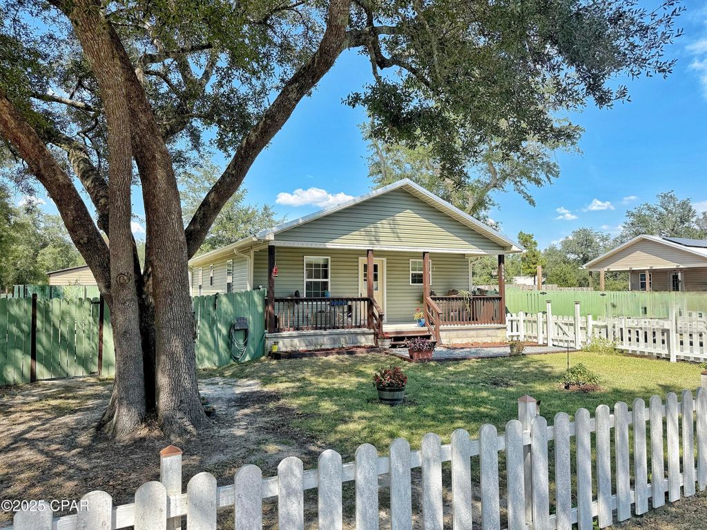 6589 Grand Oak Loop, Grand Ridge, FL 32442