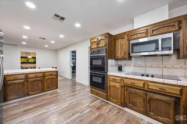 12151 Cattle King Drive, Bakersfield, CA 93306